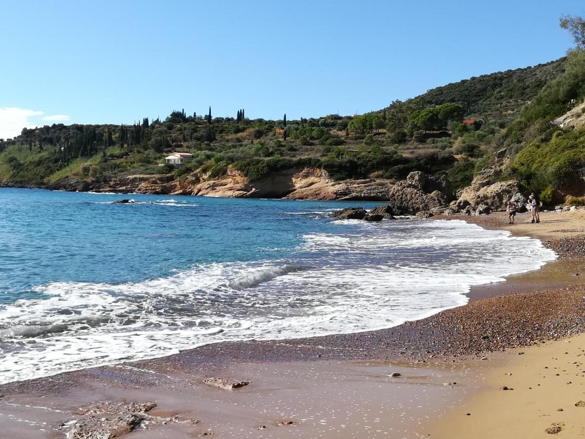 Hakuna Matata Holidays Wooden Lodge With Airco & Pool In Greek Olive Grove Methoni  Bagian luar foto