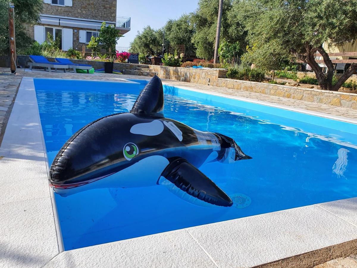 Hakuna Matata Holidays Wooden Lodge With Airco & Pool In Greek Olive Grove Methoni  Bagian luar foto