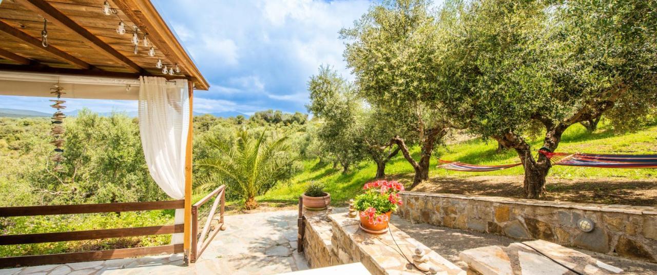 Hakuna Matata Holidays Wooden Lodge With Airco & Pool In Greek Olive Grove Methoni  Bagian luar foto