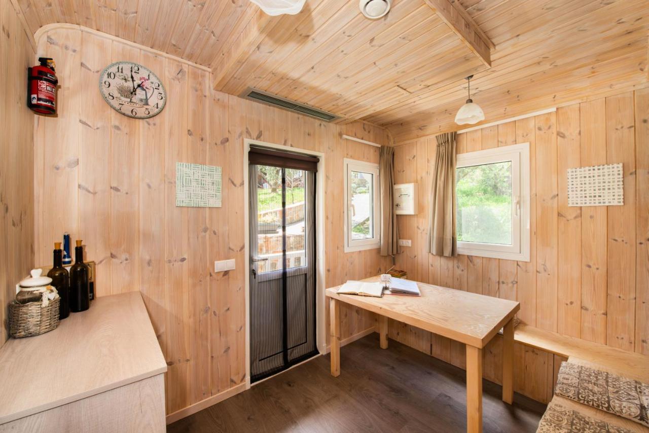 Hakuna Matata Holidays Wooden Lodge With Airco & Pool In Greek Olive Grove Methoni  Bagian luar foto