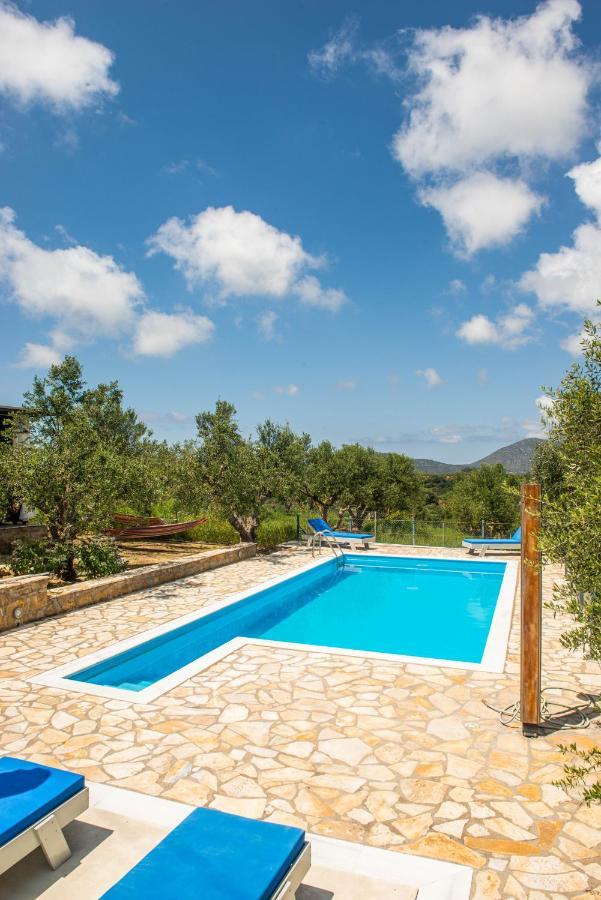 Hakuna Matata Holidays Wooden Lodge With Airco & Pool In Greek Olive Grove Methoni  Bagian luar foto