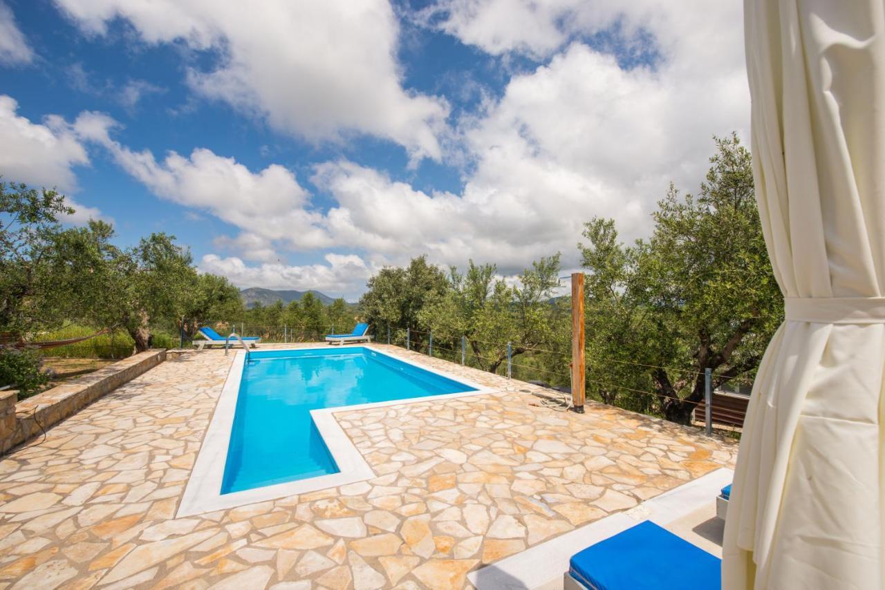 Hakuna Matata Holidays Wooden Lodge With Airco & Pool In Greek Olive Grove Methoni  Bagian luar foto