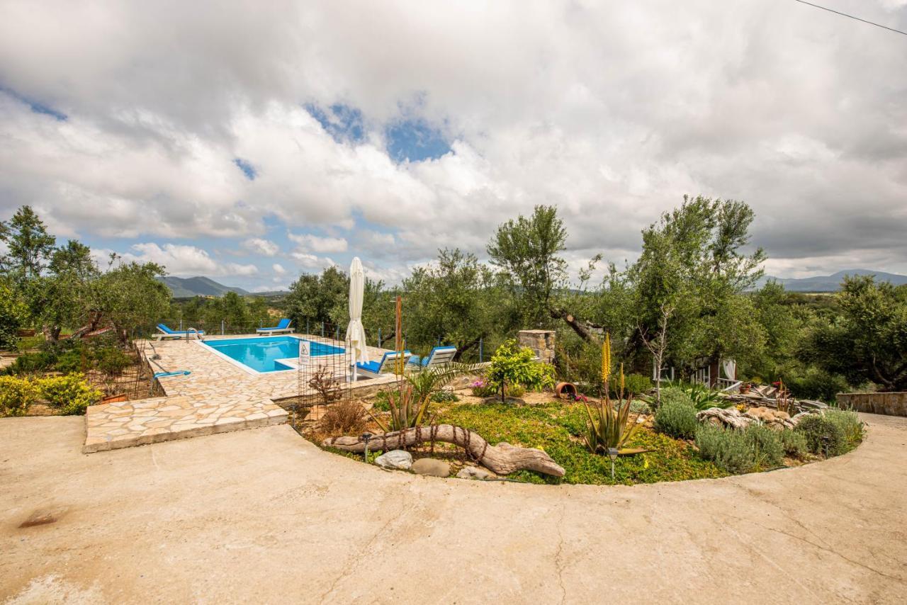 Hakuna Matata Holidays Wooden Lodge With Airco & Pool In Greek Olive Grove Methoni  Bagian luar foto