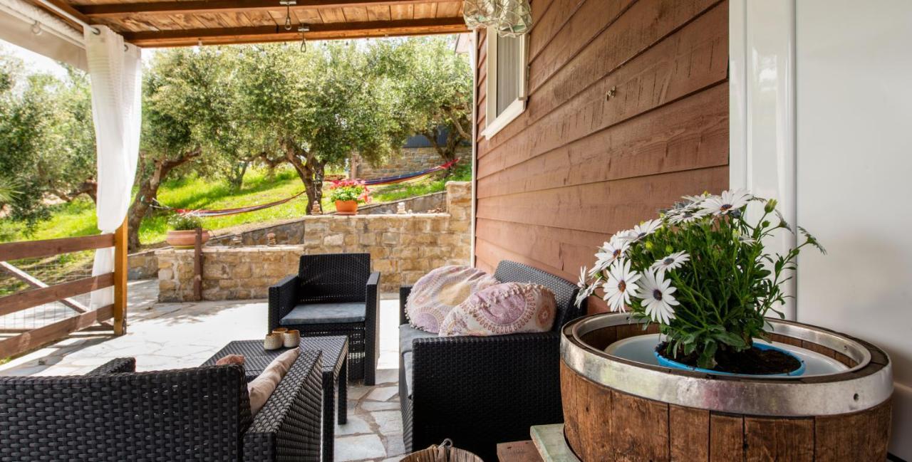 Hakuna Matata Holidays Wooden Lodge With Airco & Pool In Greek Olive Grove Methoni  Bagian luar foto