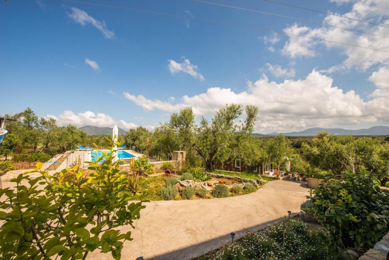 Hakuna Matata Holidays Wooden Lodge With Airco & Pool In Greek Olive Grove Methoni  Bagian luar foto
