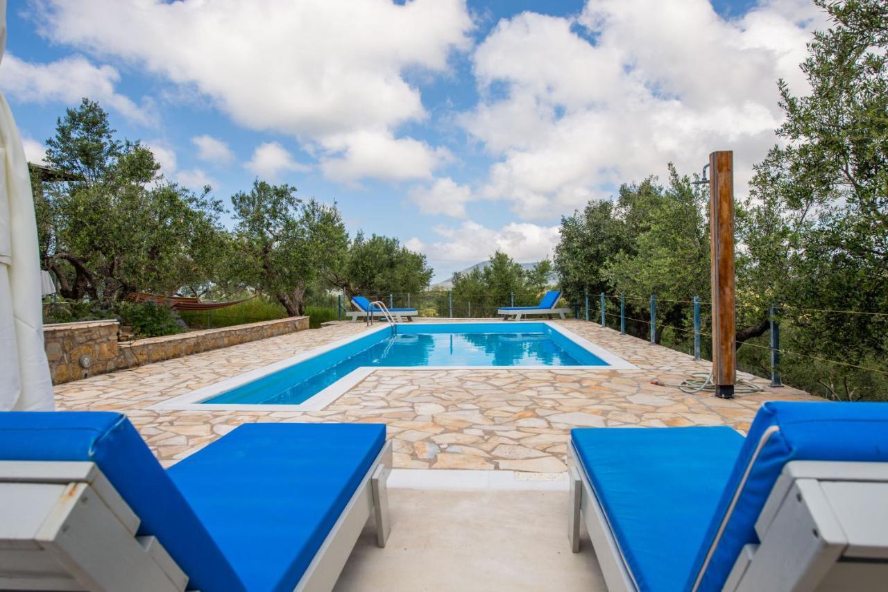 Hakuna Matata Holidays Wooden Lodge With Airco & Pool In Greek Olive Grove Methoni  Bagian luar foto