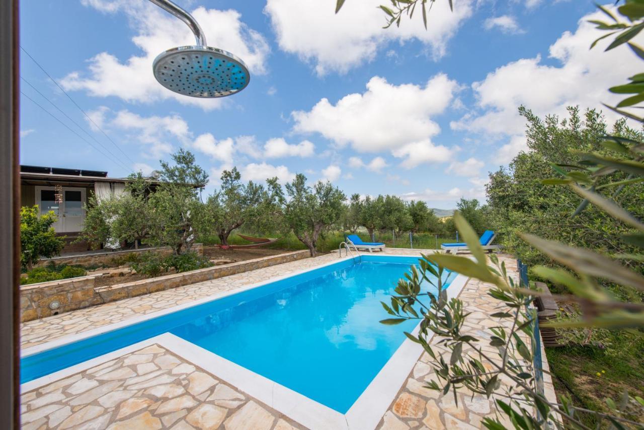 Hakuna Matata Holidays Wooden Lodge With Airco & Pool In Greek Olive Grove Methoni  Bagian luar foto