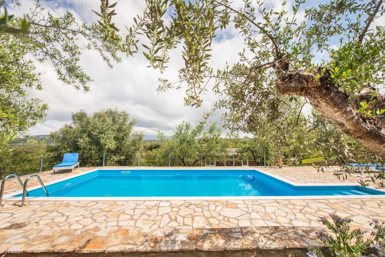 Hakuna Matata Holidays Wooden Lodge With Airco & Pool In Greek Olive Grove Methoni  Bagian luar foto