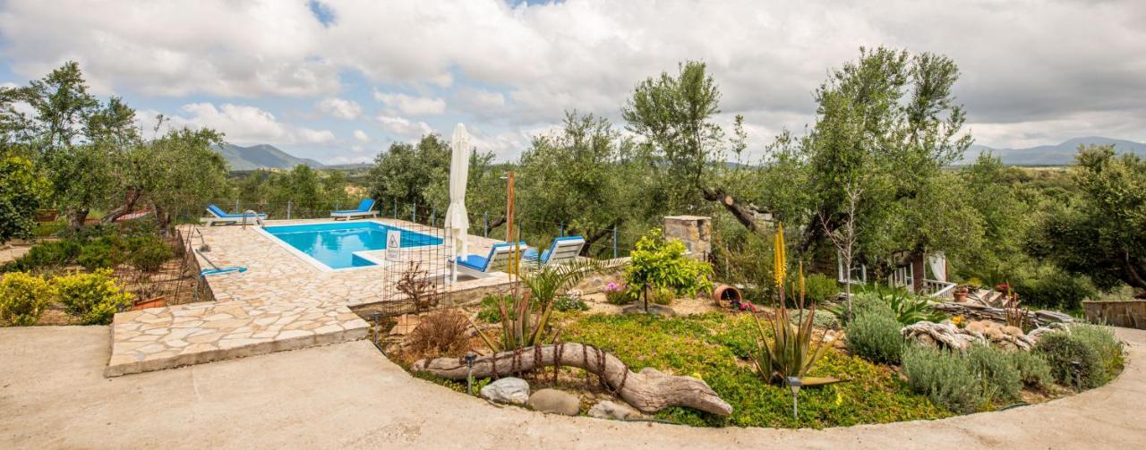 Hakuna Matata Holidays Wooden Lodge With Airco & Pool In Greek Olive Grove Methoni  Bagian luar foto