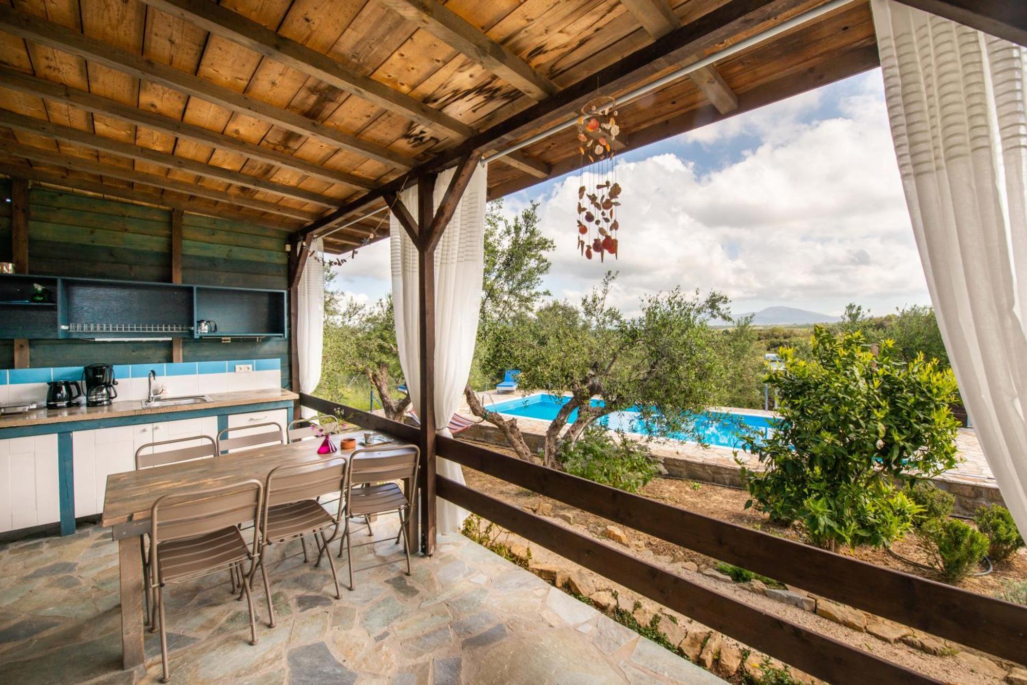 Hakuna Matata Holidays Wooden Lodge With Airco & Pool In Greek Olive Grove Methoni  Bagian luar foto